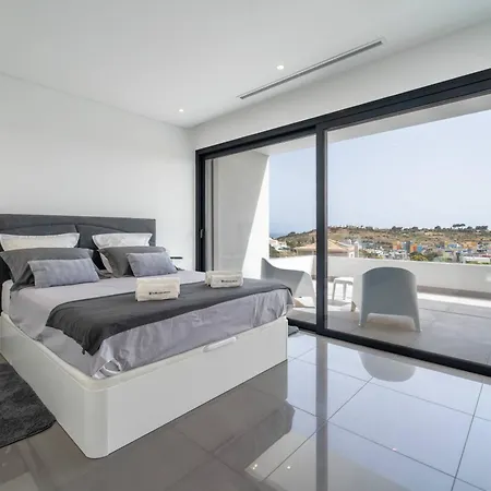 Villa Amendoeiras By Hellovacations *