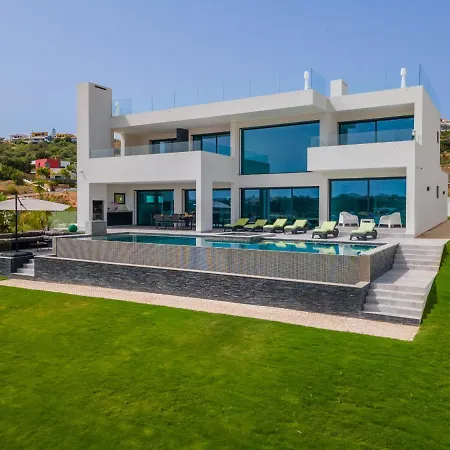 Amendoeiras By Hellovacations Villa