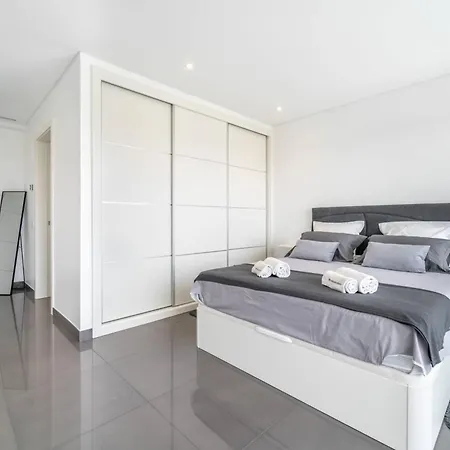 Amendoeiras By Hellovacations *