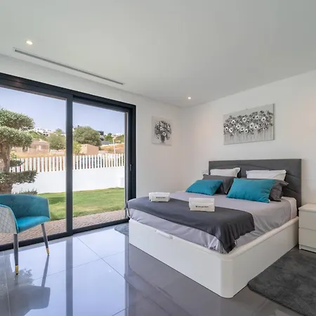 Amendoeiras By Hellovacations *