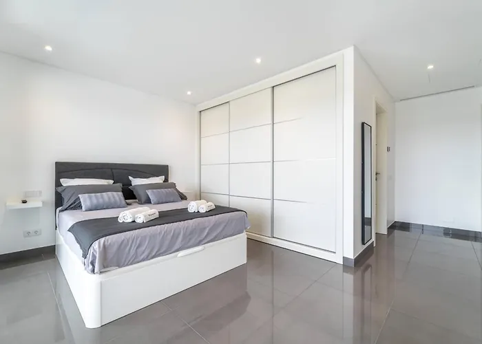 Vila Amendoeiras By Hellovacations *