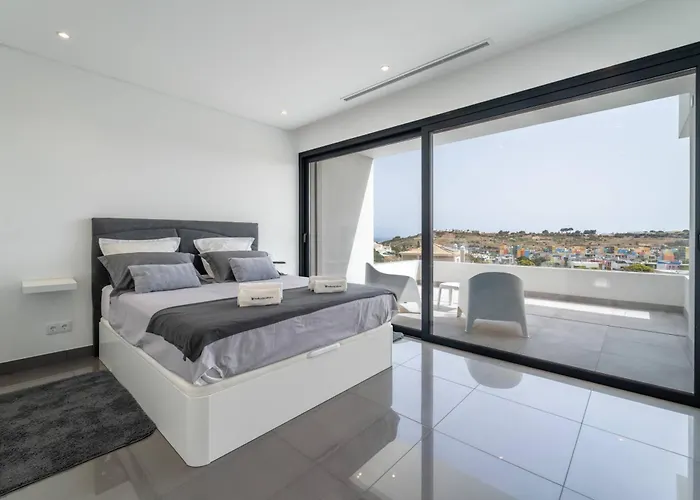 Vila Amendoeiras By Hellovacations *