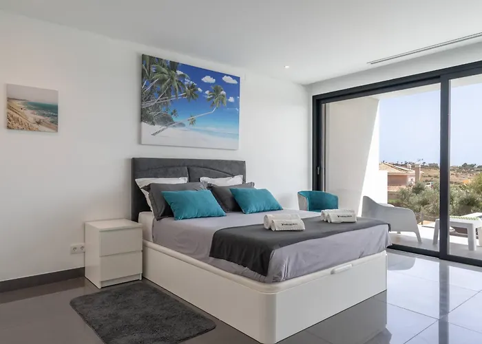 Vila Amendoeiras By Hellovacations