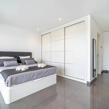 Villa Amendoeiras By Hellovacations *