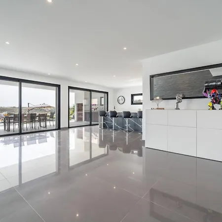 Villa Amendoeiras By Hellovacations